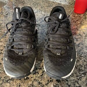 Women’s Nike Metcon 5 size 9